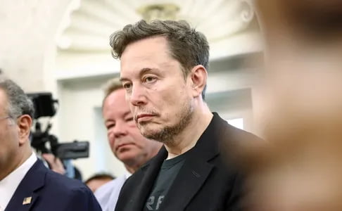 Илон Маск катта сиёсатга қайтмоқда