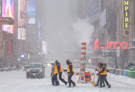 АҚШда кучли қор бўрони оқибатида ҳалок бўлганлар сони 73 кишига етди
