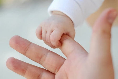 Иккинчи фарзанд учун суюнчи пули фақат кам таъминланган оилаларга берилади — Иқтисодиёт ва молия вазирлиги