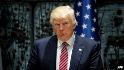 Трамп 75 мамлакат визаларини тўхтатгани учун судга берилди